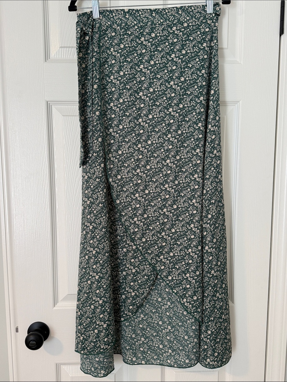 SHEIN green ditsy floral wrap midi skirt size M